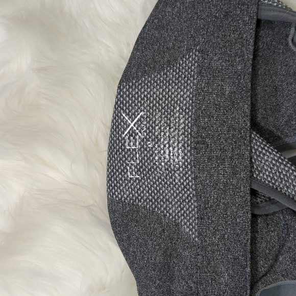 Flex Grey Racer Back Sports Bra in Size Medium - Picture 3 of 3